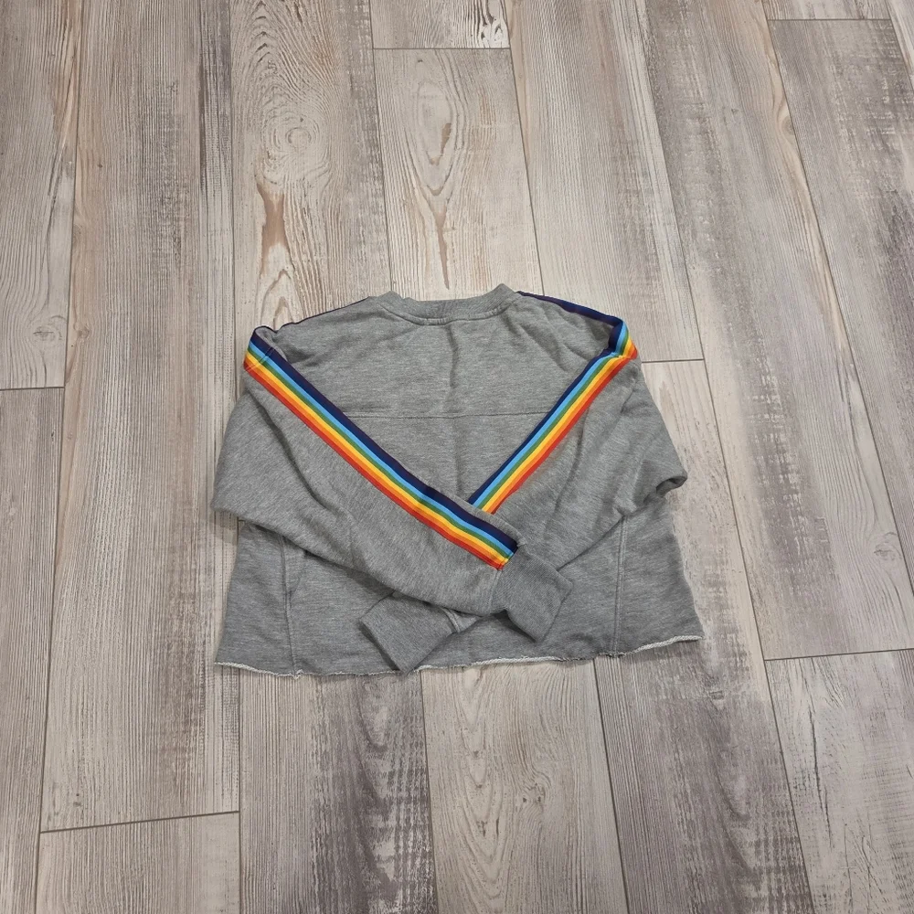 Spiritual Gangster Cropped Sweatshirt W Vibrant Rainbow Stripes- In Heather Gray - Picture 6 of 9